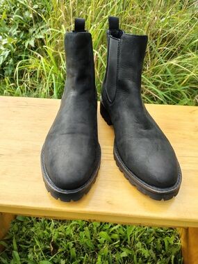 Thursday Boot Co. Women's Black Leather Chelsea Lug Sole Booties Size 9